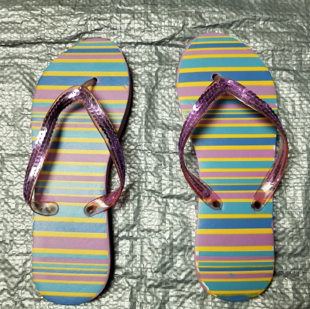 👙Foam flip flops with sequin detailing